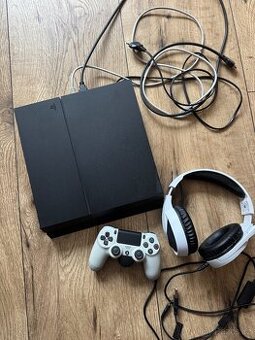 PS4 + joystick + sluchátka (nové)