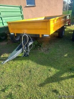 Traktorový přívěs