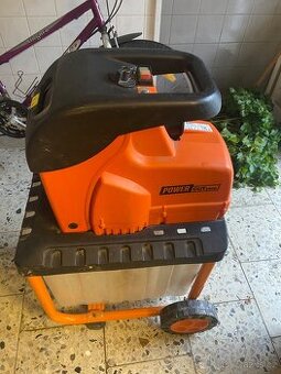 Elektrický štěpkovač