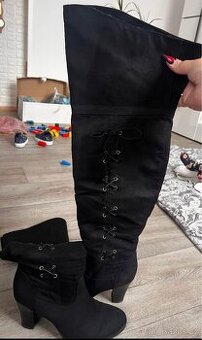 Vysoké kozačky na podpatku