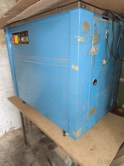 Poloautomatický páskovací stroj TP 201