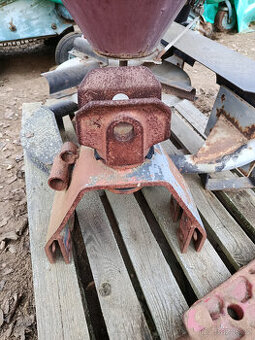 Horní závěs ZETOR