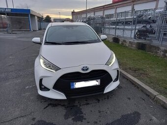 Toyota Yaris 1.5 HYBRID ,zakoupeno v ČR