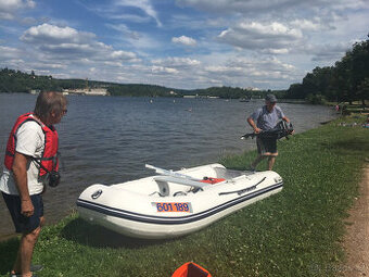 Člun Quicksilver Airdeck 320+ Yamaha 8HP 2T sleva