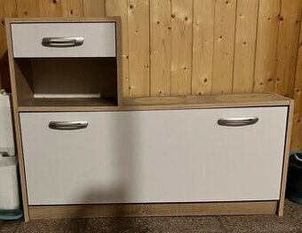 Botník s věšákem