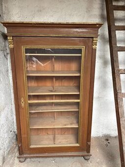 Starožitná skříň 1