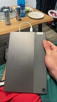 prodavam tablet lenovo