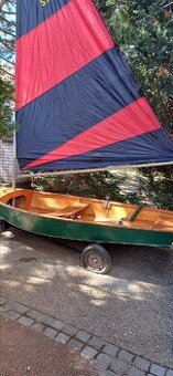 Plachetnice vhodná i k rybaření