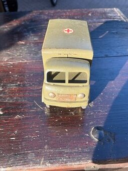 Tatra 805 sanitka na klíček