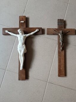 Staré kříže dřevěnné s Ježíšem