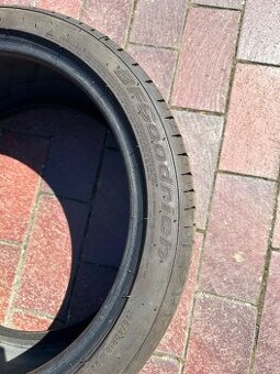 Letni pneu 225/40/R18