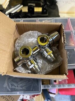 Zehnder Rohové šroubení na topný žebřík