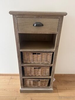 Skříňka z masívu - nepoužitá