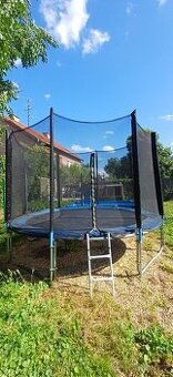Trampolína