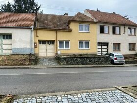 PRODEJ RD 4+1 BOŠOVICE, CP 626 M2 S PRŮJEZDEM DO DVORA, DÍLN