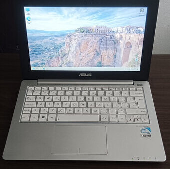 Malý notebook ASUS X201E - 1