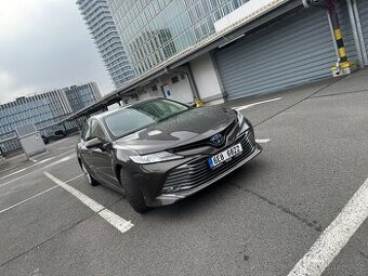Toyota camry 2.5 hybrid VIP