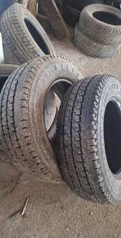 Pneu 225/65 R16 - 1