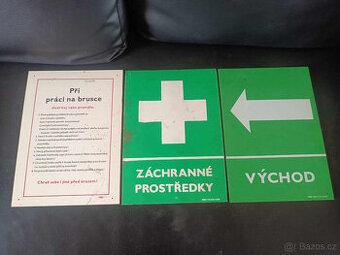 Staré cedule na dveře