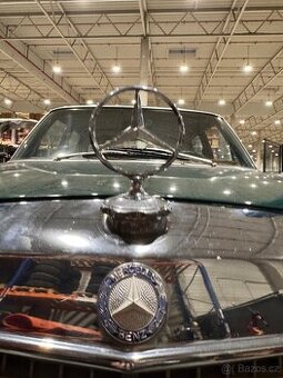 Mercedes Benz 114 US - 1