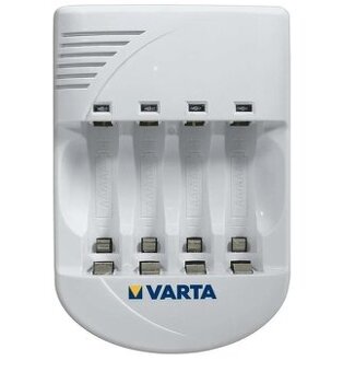 Varta USB nabíječka pro 4 AA/AAA baterie - 1