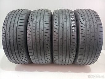 Letní pneu 235/55/17 Vredestein