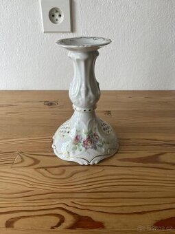 Porcelánový zdobený svícen