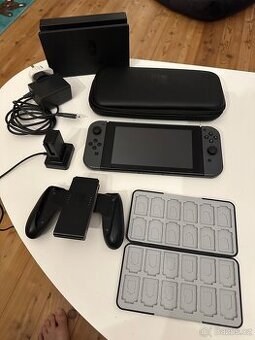 Nintendo switch + příslušenství
