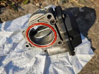 Škrtící klapka Siemens 03G128063A