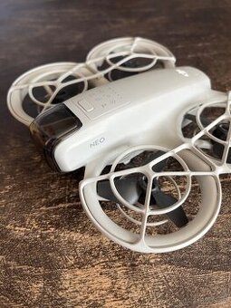 Dron DJI neo