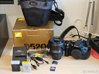 Nikon D5200 + 16-85mm f/3,5-5,6G DX ED VR + příslušenství