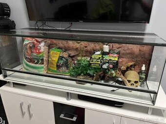 Terárium 120x40x40 s 3D pozadím + vybavením