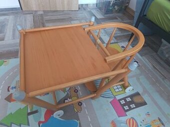 Dřevěná dětská jídelní židlička