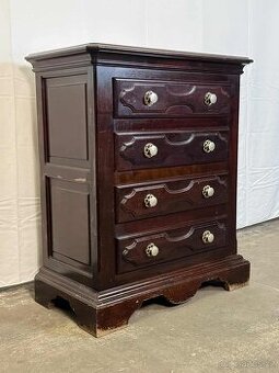 Starožitná komoda (133018)