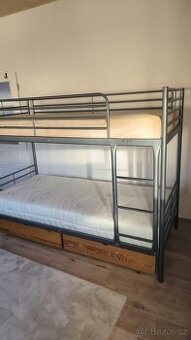 Dětská palanda IKEA SVARTA – pevný kovový rám