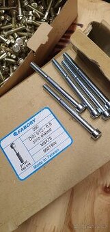 Spojovací materiál, šrouby, imbusy, x set kusů