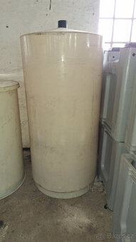 nádoba na  vodu / víno 700 litrů