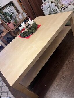 Konferenční stůl a police