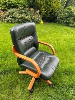 Kožená křesla na kolečkách