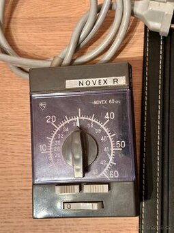 Časovač-hodiny do temné komory Novex