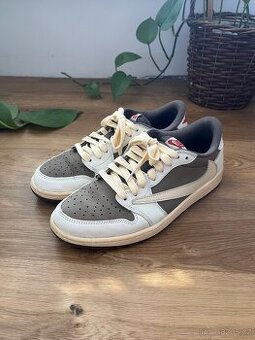 Jordan 1 Low Travis Scott Reverse Mocha – vel. 43