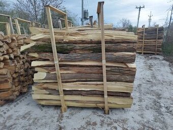 SKLADEM Štípané akátové kůly / sloupky