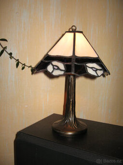 Vitrážová lampa vyrobená technikou tiffany
