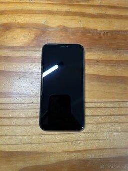 iPhone 11 64GB - plně funkční, baterie 100%
