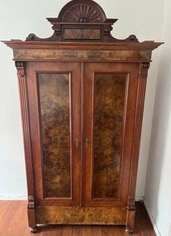 Starožitná skříň, 2643