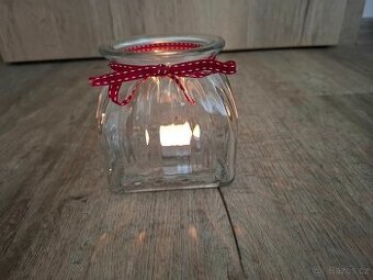 skleneny svicen, svícen ze skla, dekorace na stůl