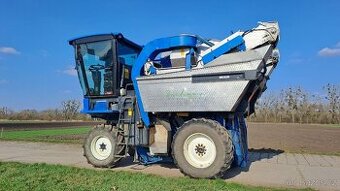 Kombajn na hrozny New Holland