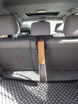 Držák sedla do auta