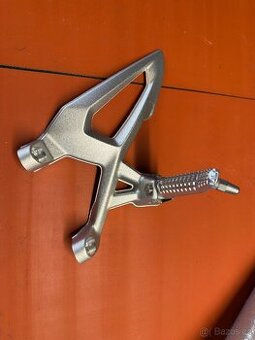 BMW s1000r 2022 konzole včetně stupačky