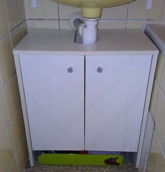 Skříňka pod umyvadlo